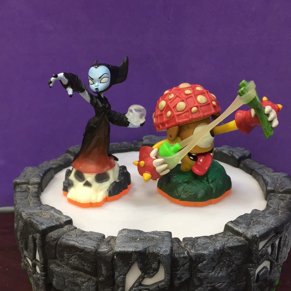 Skylander Giants figures